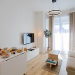 Apartment 2br - Heart Of Juan-les-pins