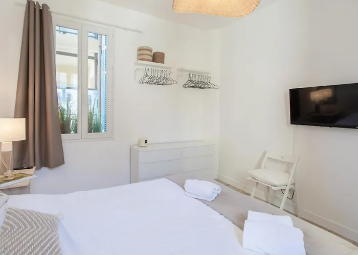 Апартаменты 3p Au Coeur De Juan Les Pins